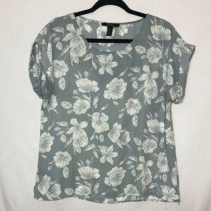 FOREVER 21 | Sky Blue Floral Print Short Sleeve Blouse Size M